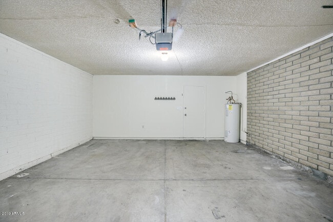 Building Photo - 10640 N 66th Ave