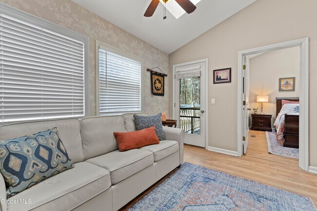 Building Photo - 19 Sarazen St