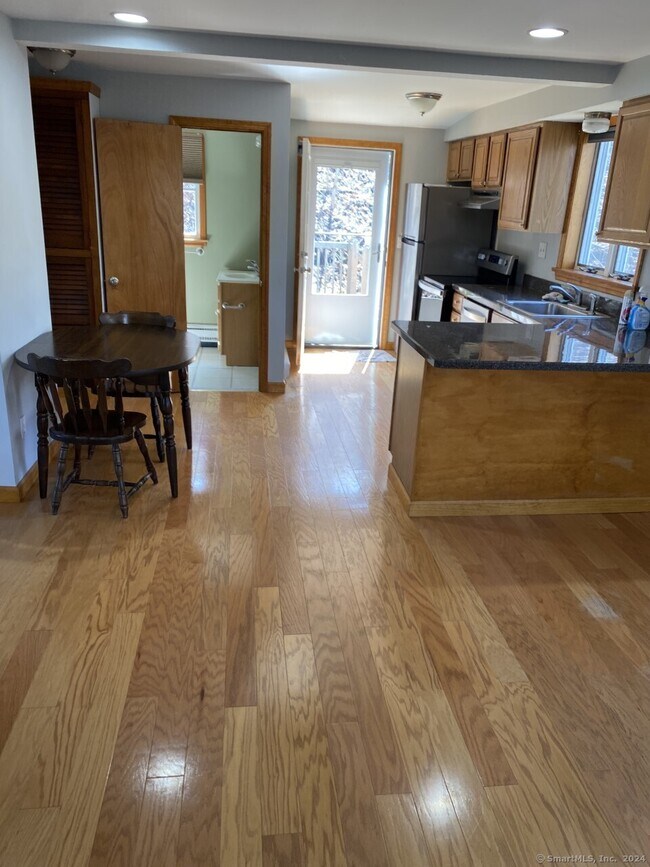 Building Photo - 21 S Division St