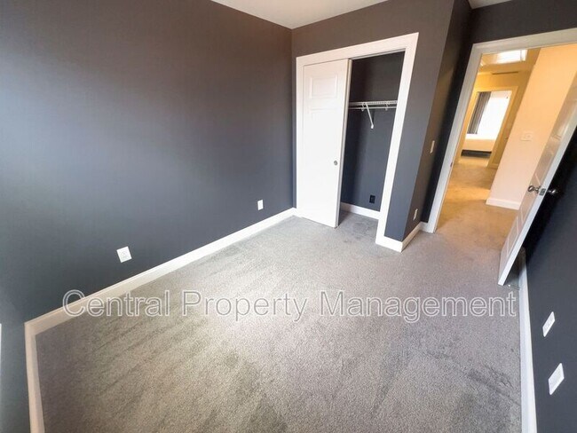Building Photo - 22 Camden Wds Trl