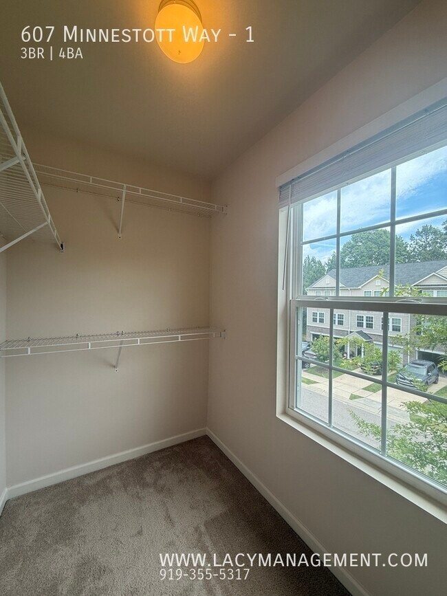 Building Photo - 607 Minnestott Way