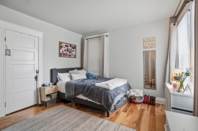 Building Photo - 7 Bed/3 Bath Mins. from UC Campus $700/pp ($4,900/mo)!