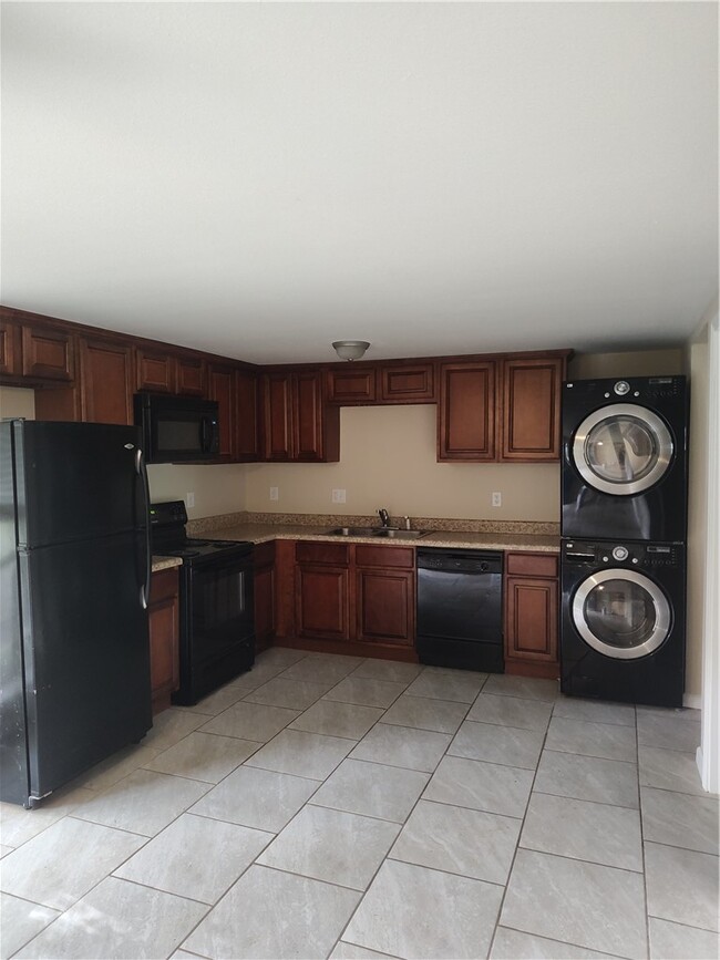 Building Photo - 1121 S W Ave