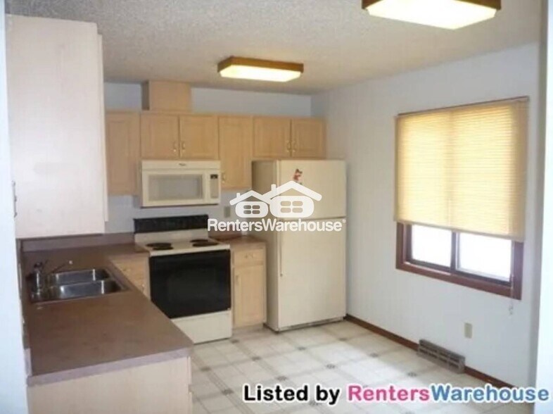 Building Photo - 1514 N Timber Rdg