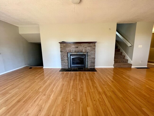 Building Photo - Charming and Spacious Home in a Convenient Gresham Location!