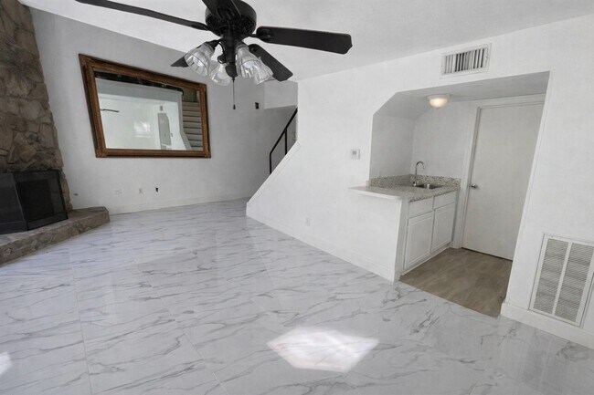 Building Photo - 12255 W Village Dr