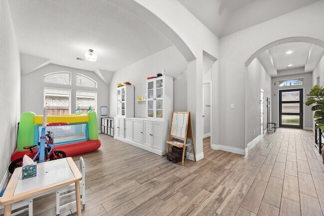 Building Photo - 8136 Tyrell Hgts Rd