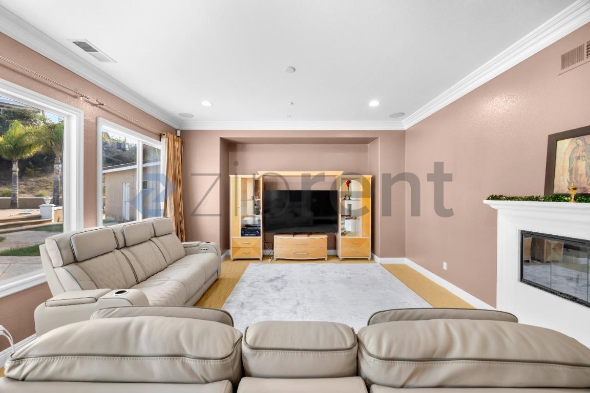 Building Photo - Unit