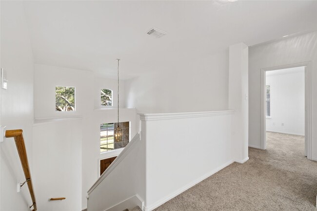 Building Photo - 3326 Lakeway Ln