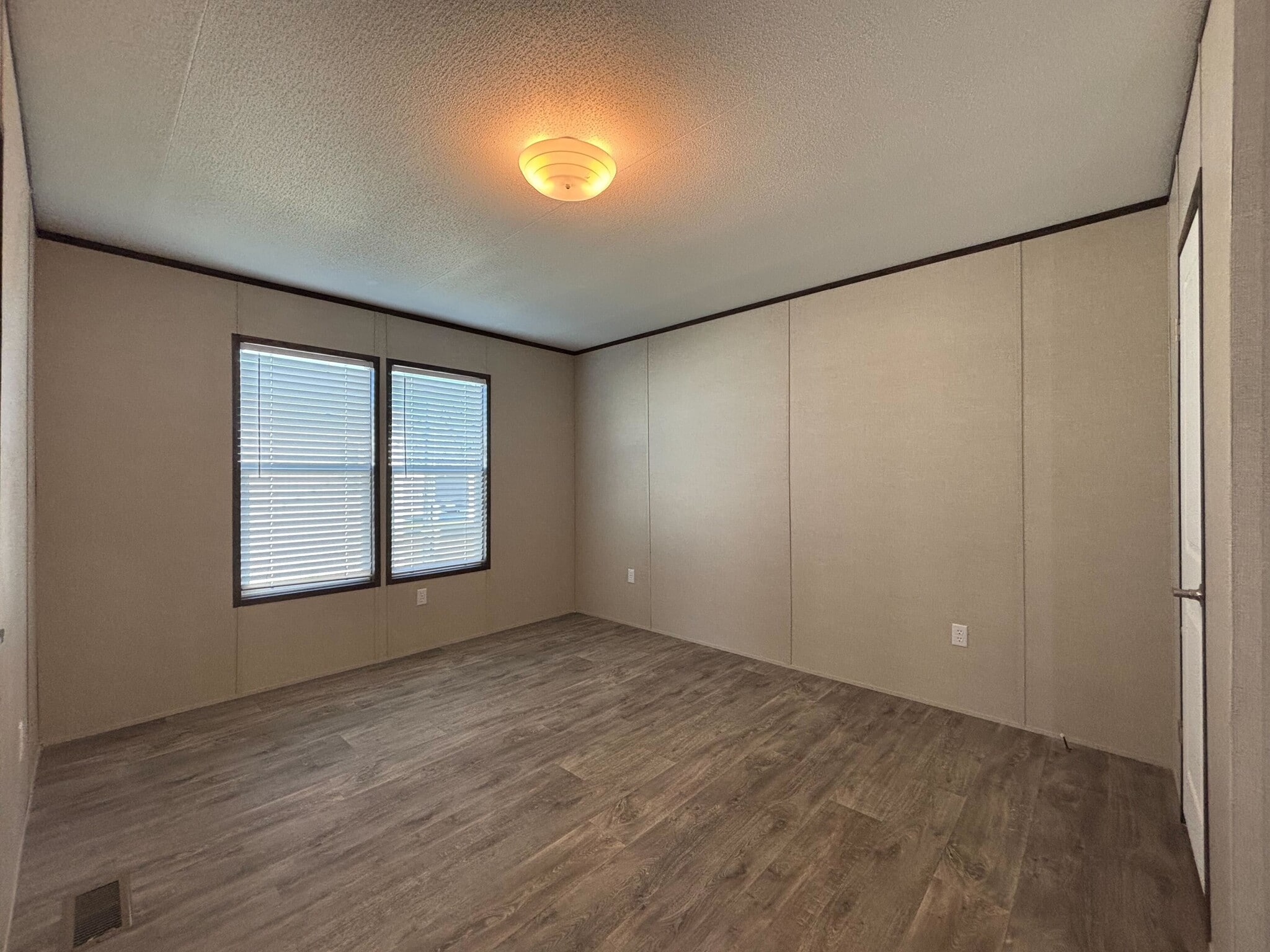 Building Photo - 204 Linda St