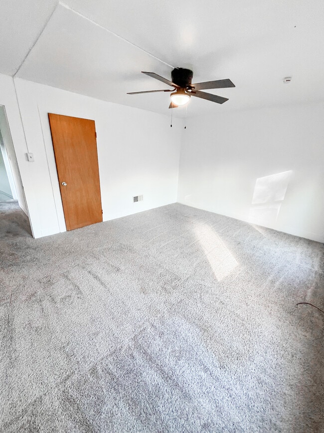 Building Photo - 512 Stone St