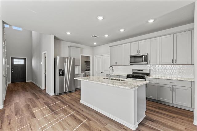 Building Photo - 3935 Worth Dr