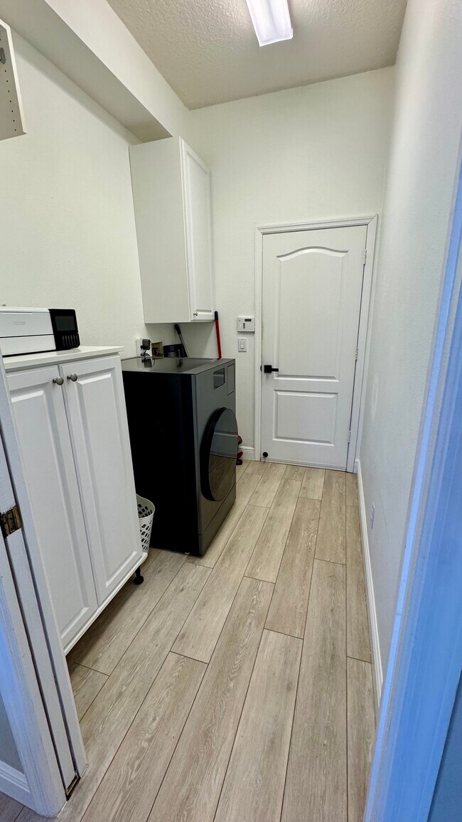 Building Photo - 480 Bridle Path Way