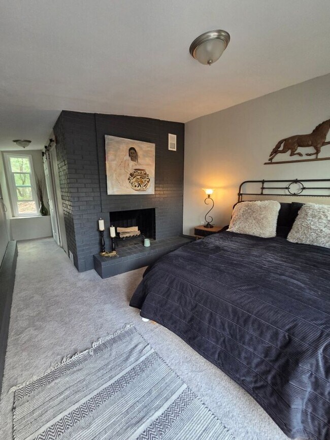 Building Photo - $1,800 - 3 Bedroom 2 Bathroom Gorgeous and Unique Furnished House in Webster