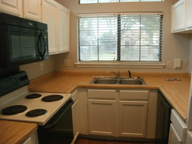 Building Photo - 4107 Sunrise Pt Dr