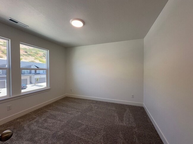 Building Photo - 5228 Acacia Dr