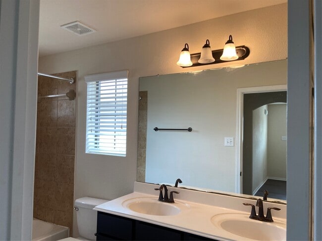 Building Photo - 16003 Thornbill Ln