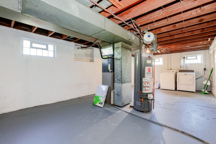 Building Photo - 720 Jamaica Pl