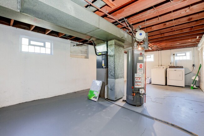 Building Photo - 620 St Bernard Dr