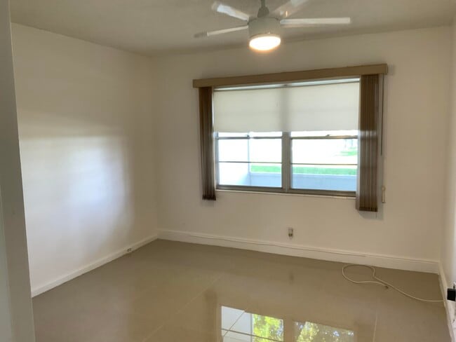 Building Photo - 223 Fanshaw F