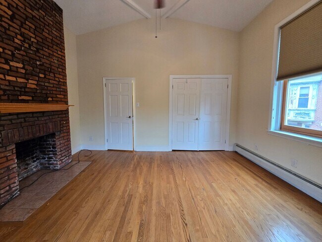 Building Photo - 313 N 34th St