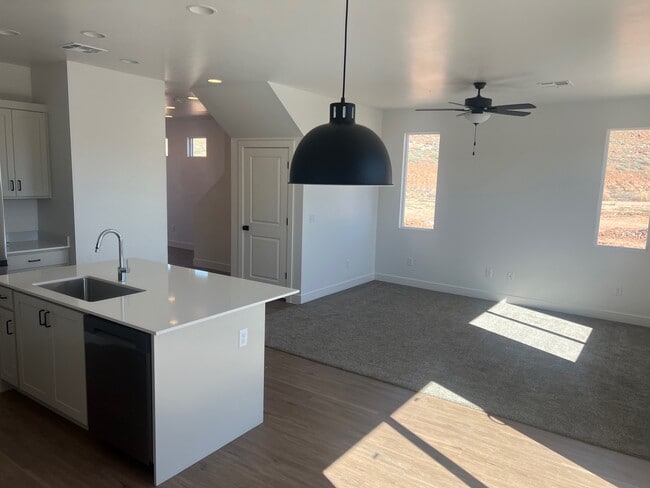 Building Photo - 1817 Livy Ln