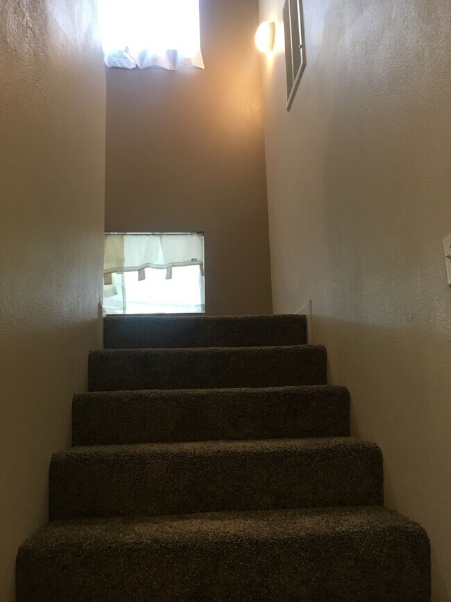 Building Photo - Cute 3 Bedroom House Near Lakeway