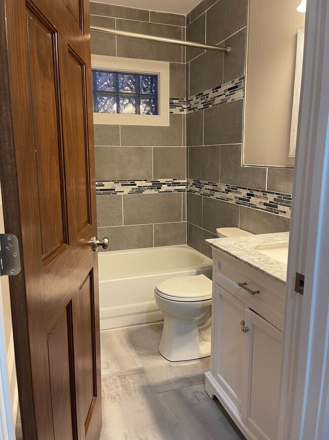 Building Photo - 31-33 E. Blake Ave.