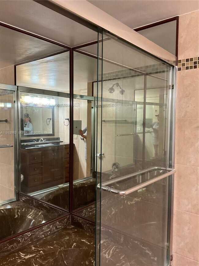 Building Photo - 2049 S Ocean Dr