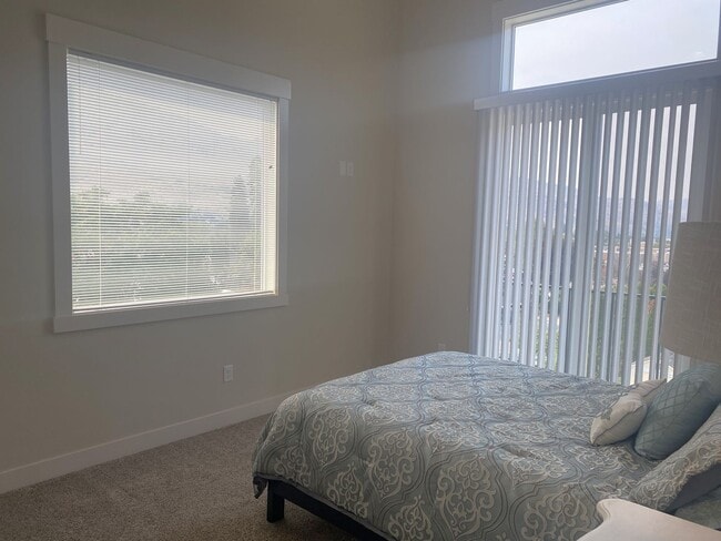 Building Photo - Year Round Rental- 4 bedroom, 2.5 bath in Chelan