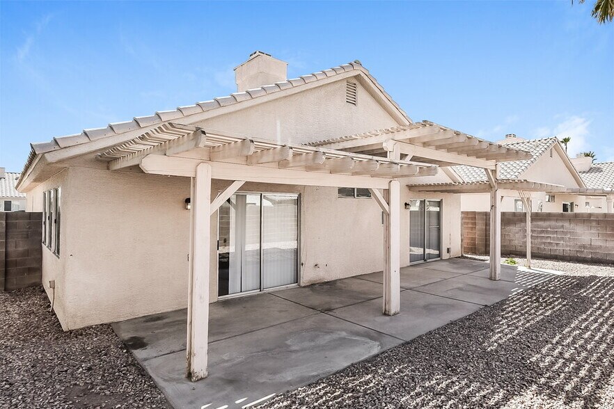 Building Photo - 5244 Del Lago Dr