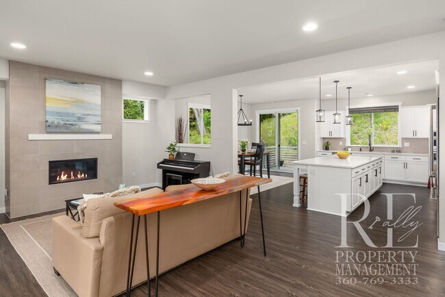 Building Photo - 1762 NE Crystallia Ct