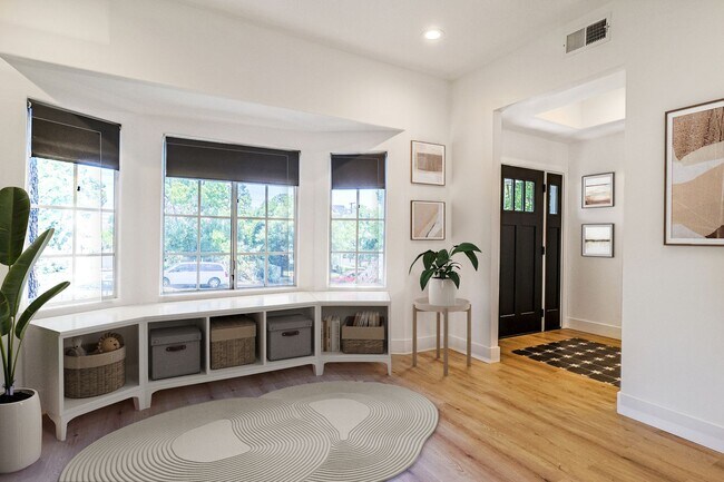 Building Photo - Chic Fully Renovated Luxury Home in the Burbank Hills!