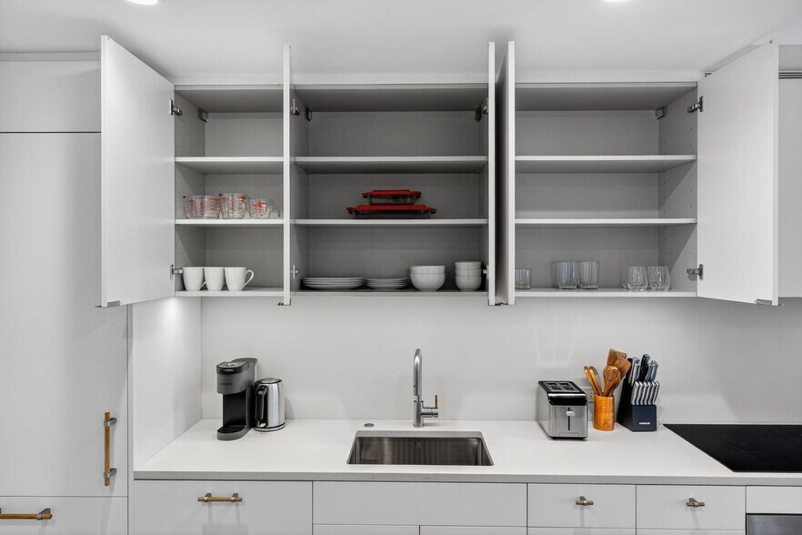 Building Photo - 16 Dupont St