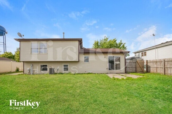 Building Photo - 2416 Waterford Dr