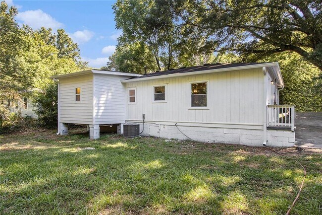 Building Photo - 1317 Redford Dr SE