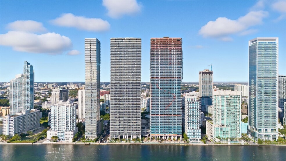 Building Photo - 700 NE 24th St