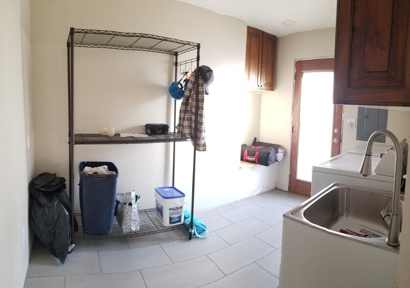 Main Laundry - 389 N Donlee Dr