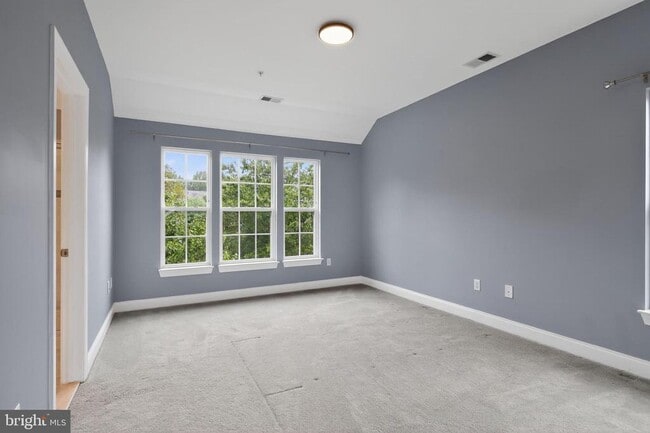 Building Photo - 9850 Solar Course