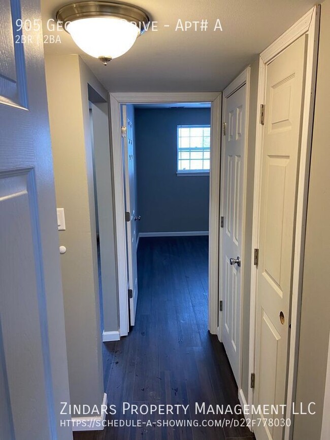 Building Photo - Newly Remodeled two bedroom 1.5 bath suite...