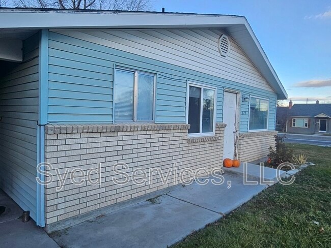 Primary Photo - 624 E Hawaii Ave