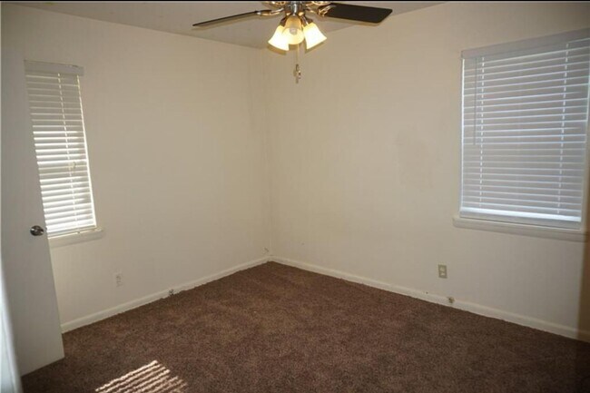 Building Photo - Beautiful 3 Bed 1.5 Bath in Midwest City