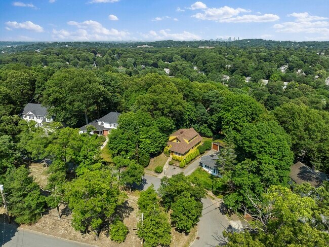 Building Photo - 50 Grove Hill Park