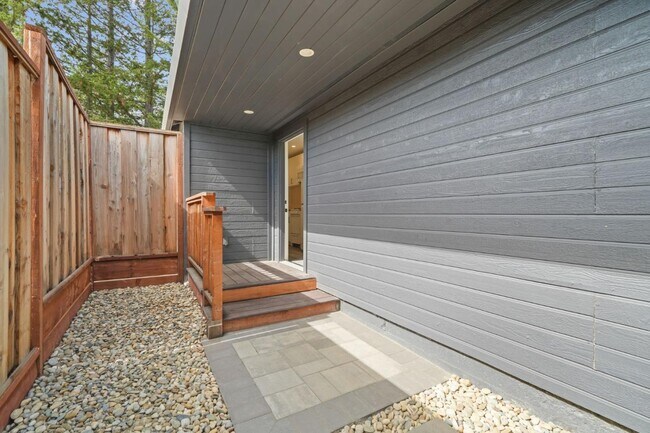 Building Photo - 789 Cañada Rd