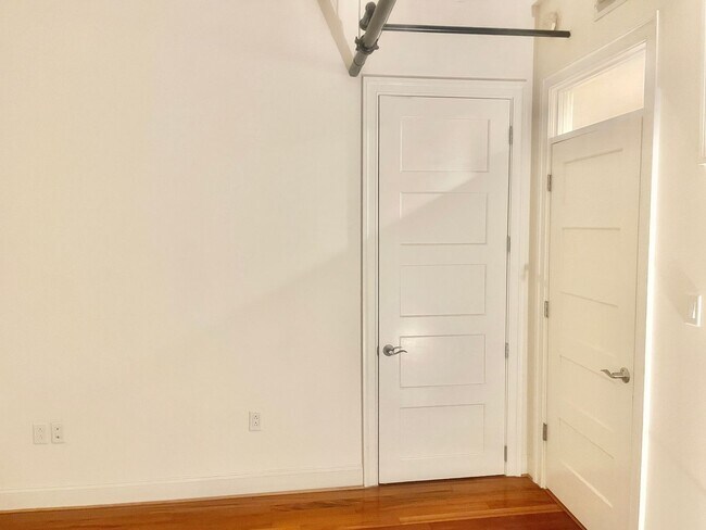 Building Photo - Stunning Downtown Apartment with Parking Garage Access Deducted from monthly Rent!