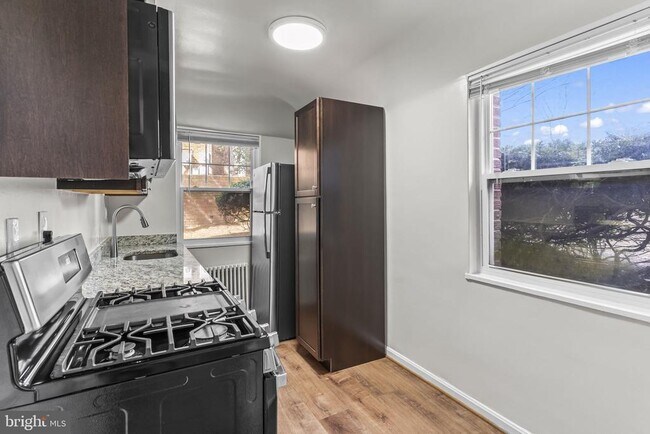 Building Photo - 1404 12th St N