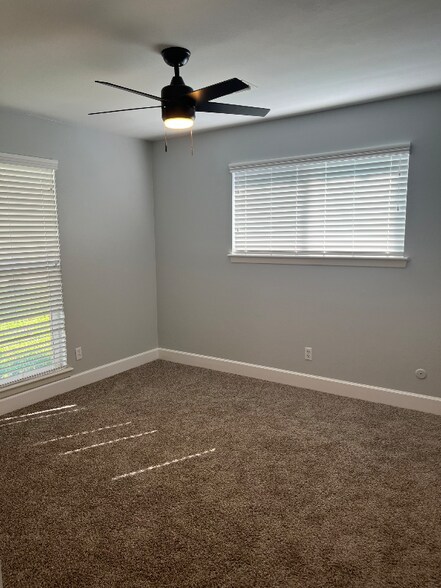 Building Photo - 1823 Shadow Bend Dr