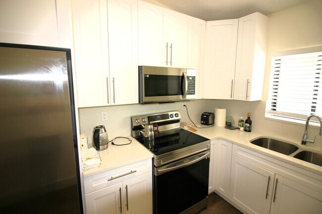 Building Photo - 2900 Olivewood Terrace