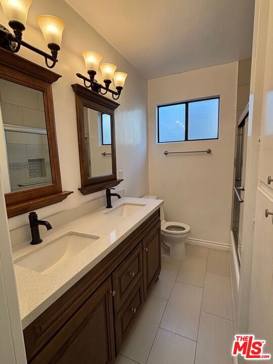Building Photo - 2488 Beachwood Dr