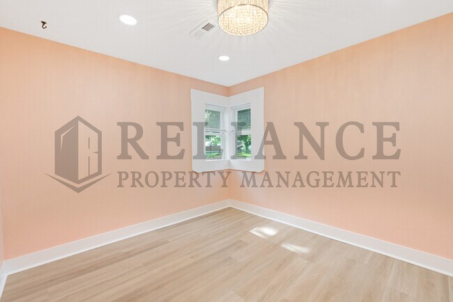 Building Photo - 522 Sunnyside Ct